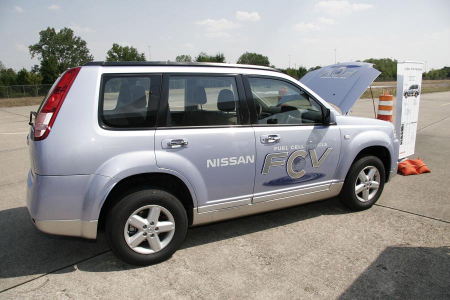  Nissan X-Trail FCV 2002 года  (фото 24 из 25)